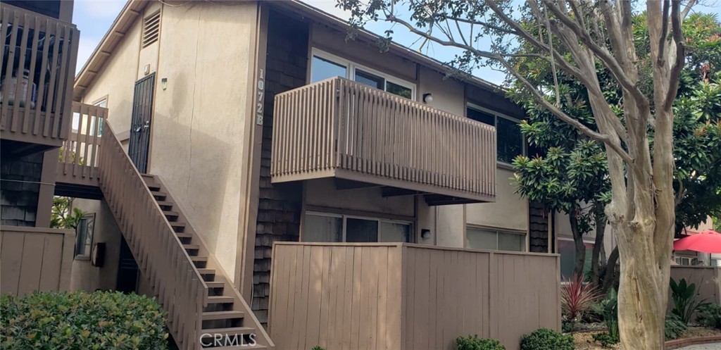 Lovely Condominium with laminated floors, granite counter top, gas stove, garbage disposal, dishwasher, central air conditioning, central heating. Two swimming pools, jacuzzi. One carport, plenty parking area, laundry area. Surrounded by green gardens plenty trees and plants. Close to shopping centers, freeways 5, 55. Quite community. Nice area.