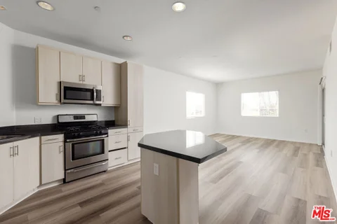 MLS: 26873137