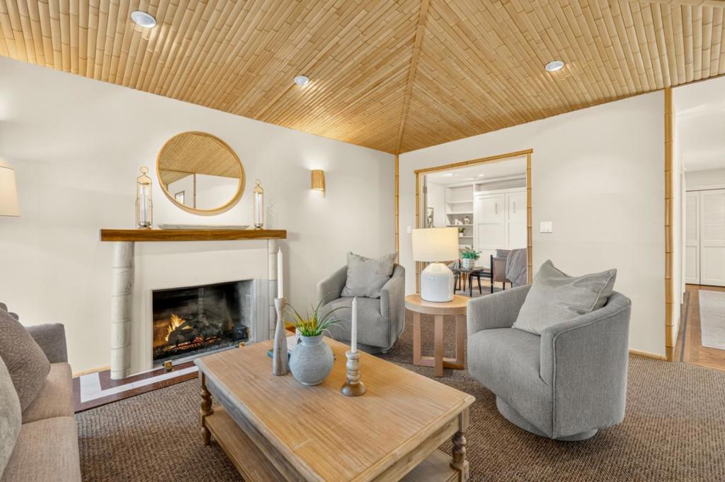 37 Del Mesa Carmel