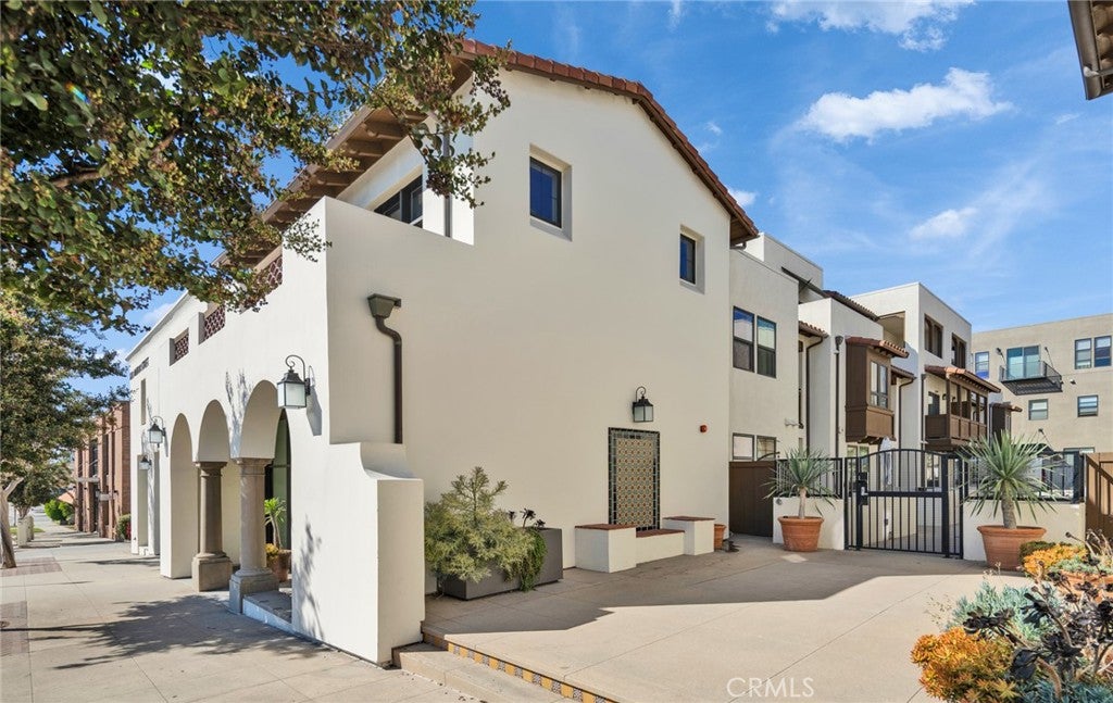820 Mission