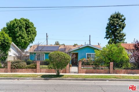 Photo of 8716 Hayvenhurst Avenue, North Hills, CA 91343 (MLS # 26778731)