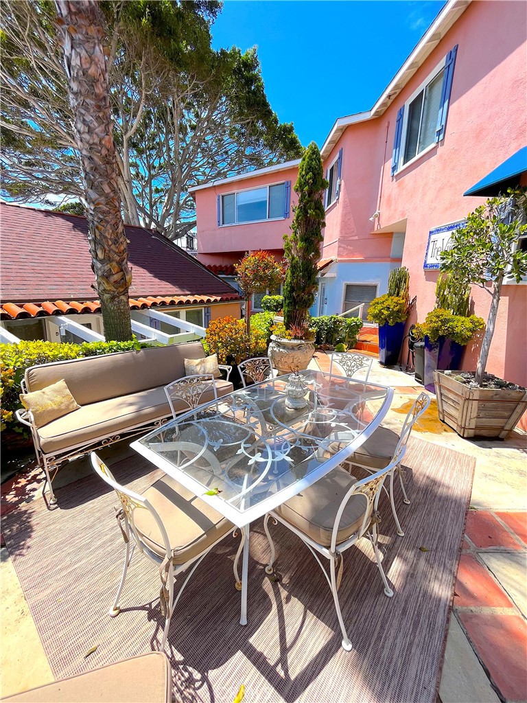 Main Beach (BCH) - Residential Lease