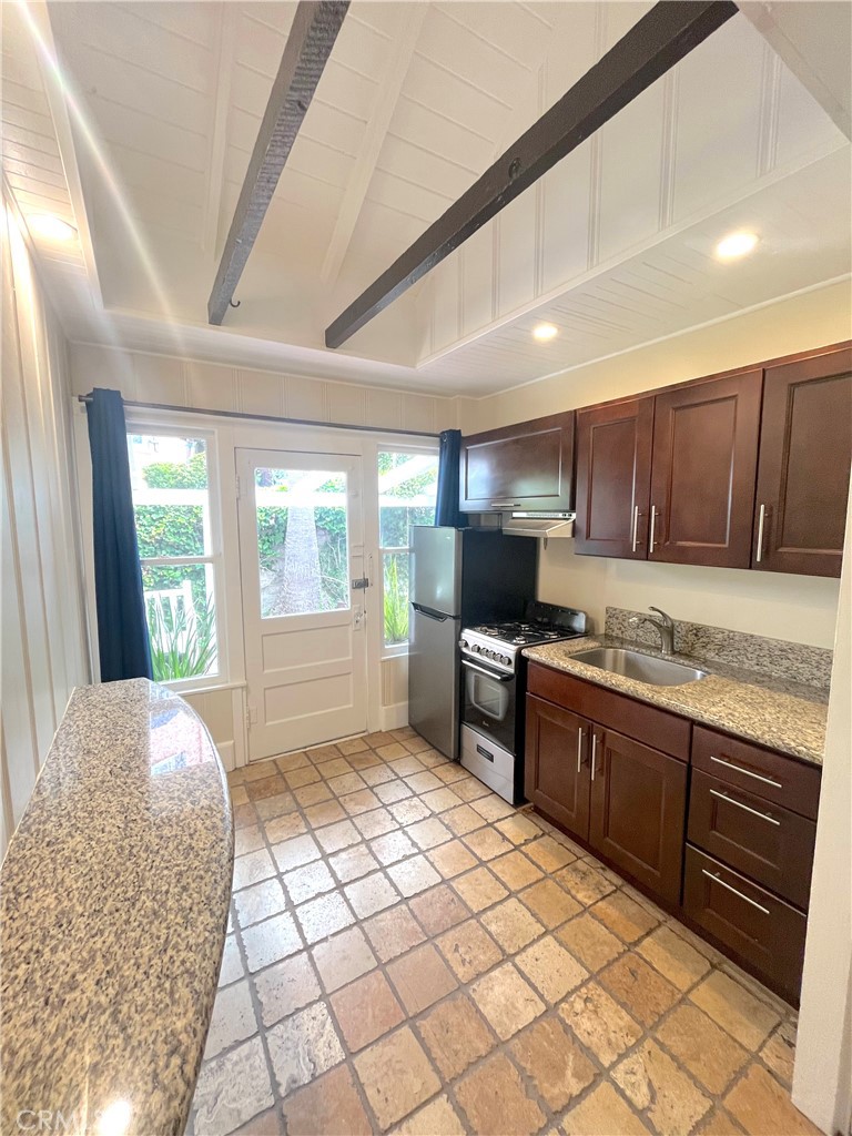 Main Beach (BCH) - Residential Lease