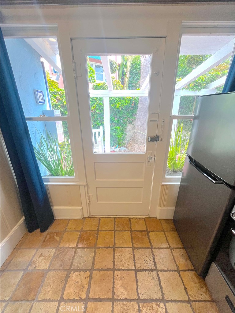 Main Beach (BCH) - Residential Lease