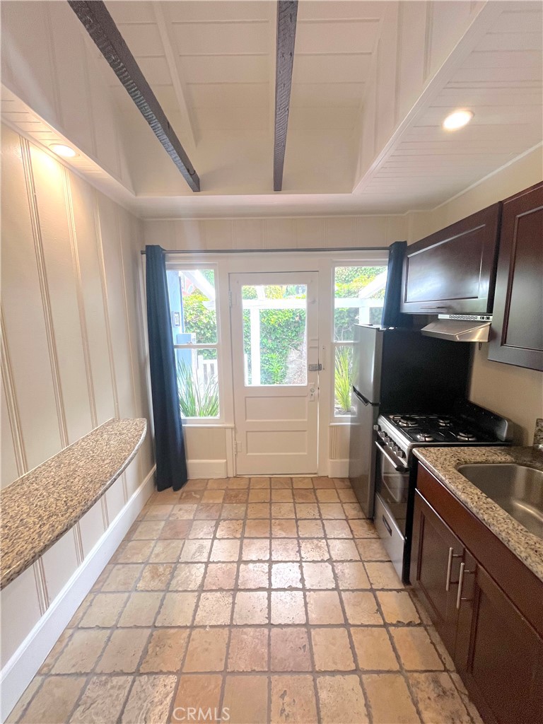 212 N Coast Highway 10