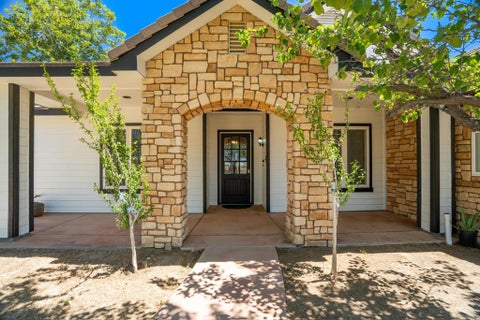 Photo of 44075 Timber Trail, Hemet, CA 92544 (MLS # PTP2604956)