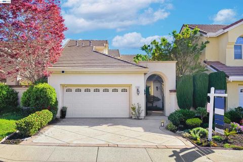 Photo of 2035 Canyon Lakes Dr Dr, San Ramon, CA 94582 (MLS # 41127577)