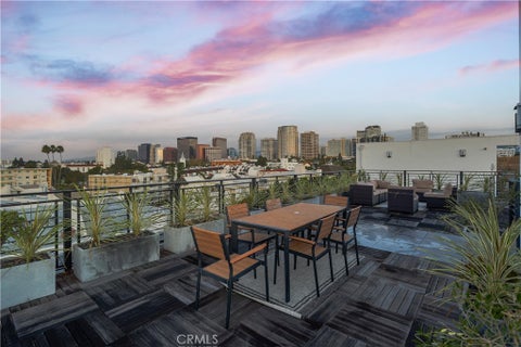 Photo of 10663 Kinnard Avenue #101, Los Angeles, CA 90024 (MLS # AR26232940)