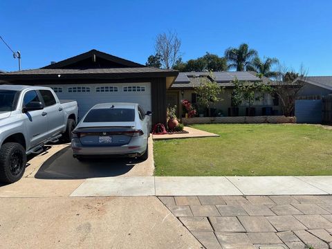 Photo of 1362 N Elm St St, Escondido, CA 92027 (MLS # 260007337SD)