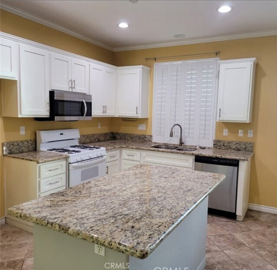 20 Coveside Court