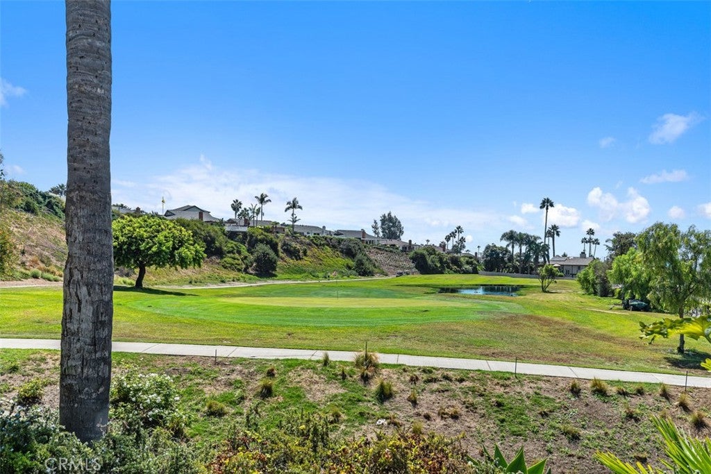 2820 Via Montecito