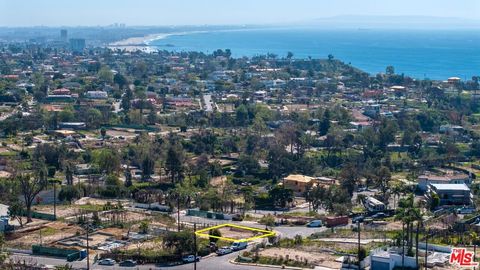 Photo of 16539 Chattanooga Place, Pacific Palisades, CA 90272 (MLS # 26662005)