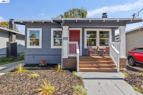 Photo of 417 417 Lincoln Ave Ave, Alameda, CA 94501 (MLS # 41124888)