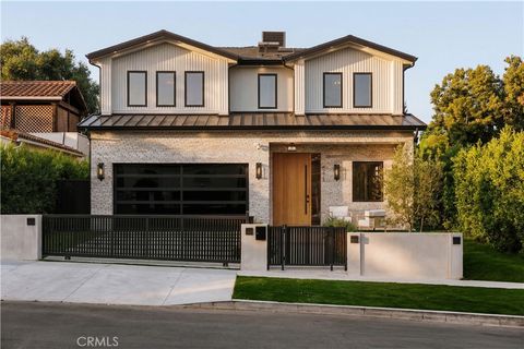 Photo of 4273 Murietta Avenue, Sherman Oaks, CA 91423 (MLS # SR26066593)