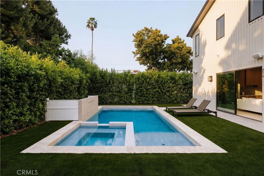 Photo of 4273 Murietta Avenue, Sherman Oaks, CA 91423 (MLS # SR26066593)