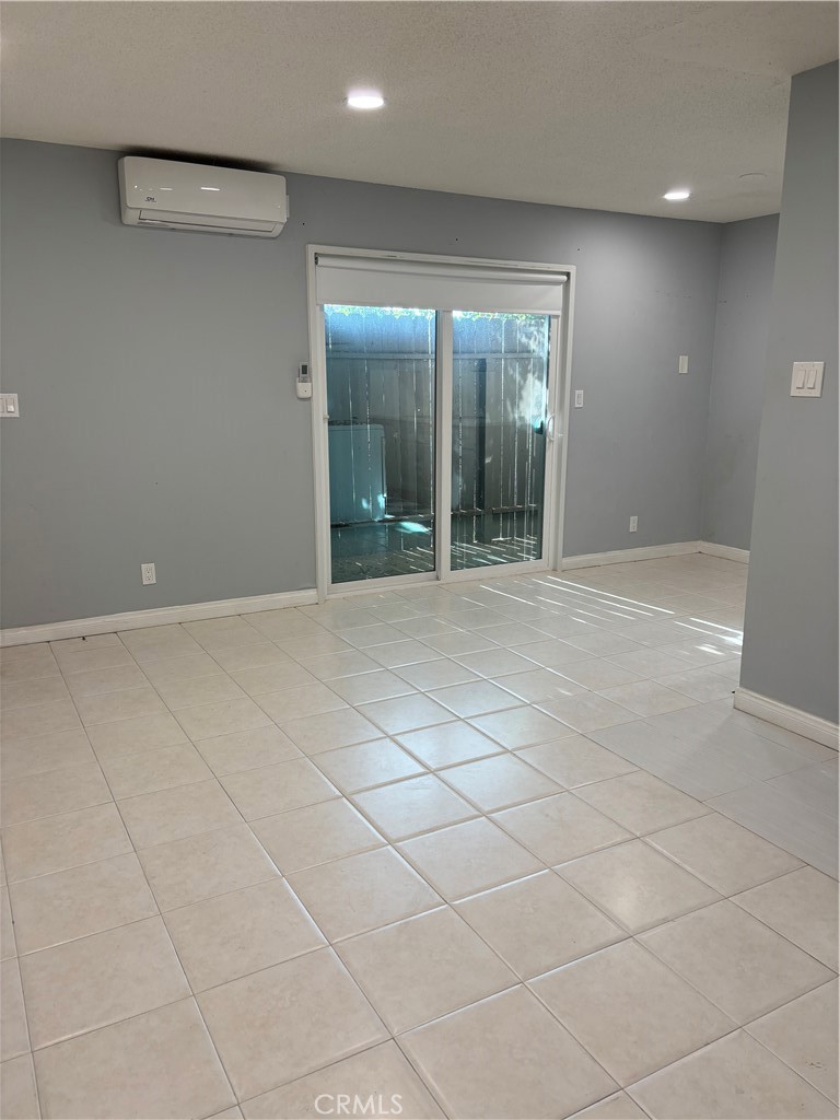 8641 Glenoaks 131