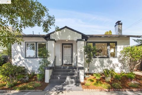 Photo of 468 60th St St, Oakland, CA 94609 (MLS # 41115460) Photo of 468 60th St St, Oakland, CA 94609 (MLS # 41115460)