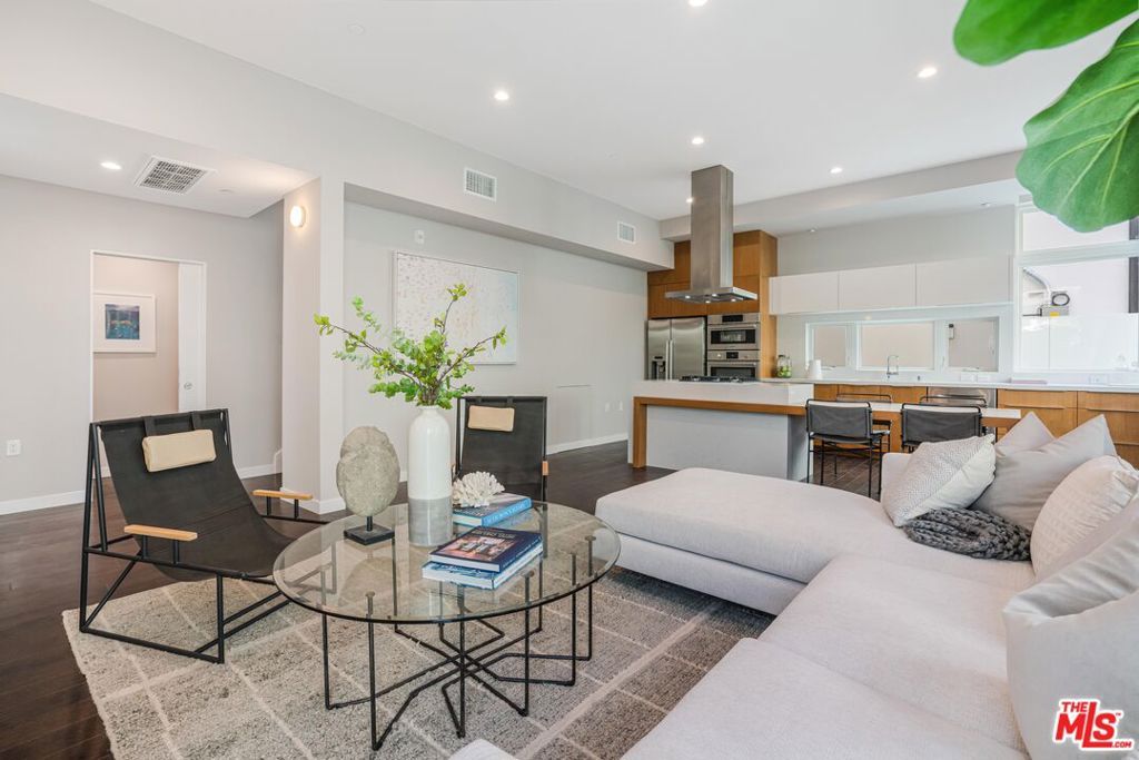 Photo of 1729 S Barrington Avenue #2, Los Angeles, CA 90025 (MLS # 25549097)
