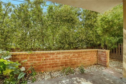 Tiny photo for 14641 Magnolia Boulevard, Sherman Oaks, CA 91403 (MLS # SR26049467)