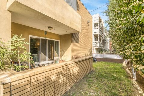 Tiny photo for 14641 Magnolia Boulevard, Sherman Oaks, CA 91403 (MLS # SR26049467)