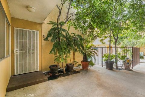Tiny photo for 14641 Magnolia Boulevard, Sherman Oaks, CA 91403 (MLS # SR26049467)