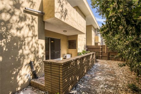 Tiny photo for 14641 Magnolia Boulevard, Sherman Oaks, CA 91403 (MLS # SR26049467)