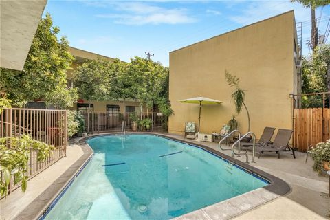 Tiny photo for 14641 Magnolia Boulevard, Sherman Oaks, CA 91403 (MLS # SR26049467)