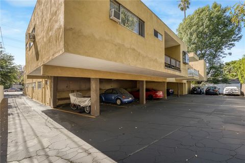 Tiny photo for 14641 Magnolia Boulevard, Sherman Oaks, CA 91403 (MLS # SR26049467)