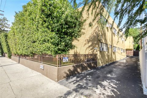 Tiny photo for 14641 Magnolia Boulevard, Sherman Oaks, CA 91403 (MLS # SR26049467)