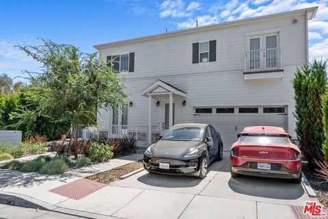Photo of 4227 Ince Boulevard Blvd #B, Culver City, CA 90232 (MLS # 25586125)