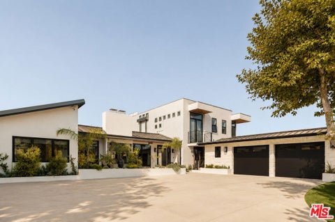 Photo of 7405 Pyramid Place, Los Angeles, CA 90046 (MLS # 26918179)