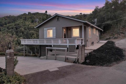 Photo of 19000 Overlook Road, Los Gatos, CA 95030 (MLS # ML82025092) Photo of 19000 Overlook Road, Los Gatos, CA 95030 (MLS # ML82025092)