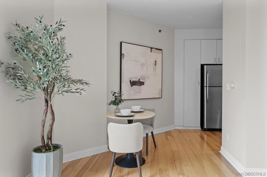 702 Ash St. 401