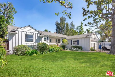 Photo of 2536 Roscomare Road, Los Angeles, CA 90077 (MLS # 26673699)