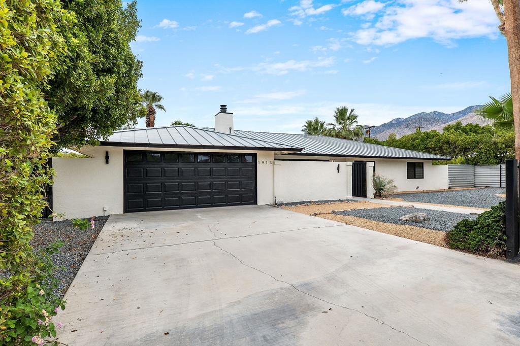 1913 E Amado Road