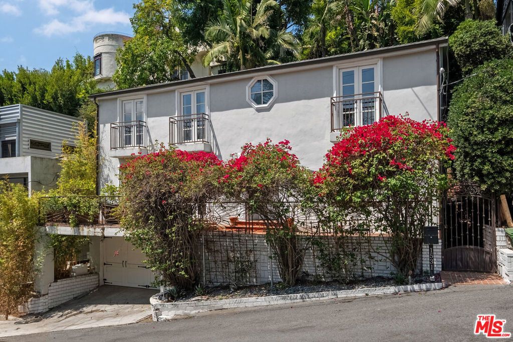 Photo of 1531 Marmont Avenue, Los Angeles, CA 90069 (MLS # 25566709)