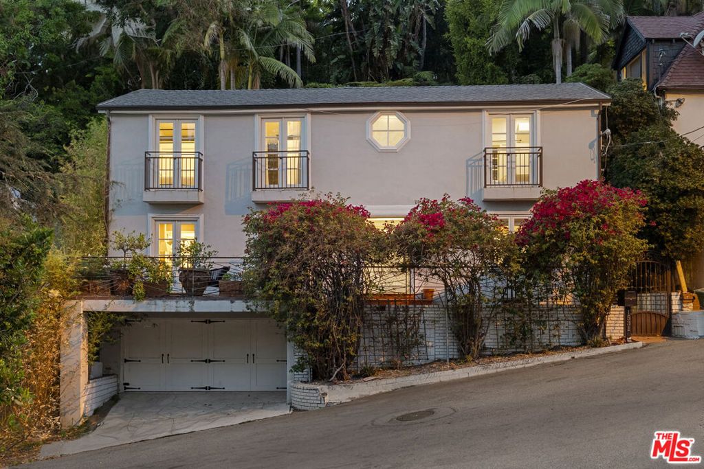 Photo of 1531 Marmont Avenue, Los Angeles, CA 90069 (MLS # 25566709)