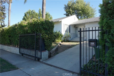 Photo of 17630 Rhoda Street, Encino, CA 91316 (MLS # SR26225078)