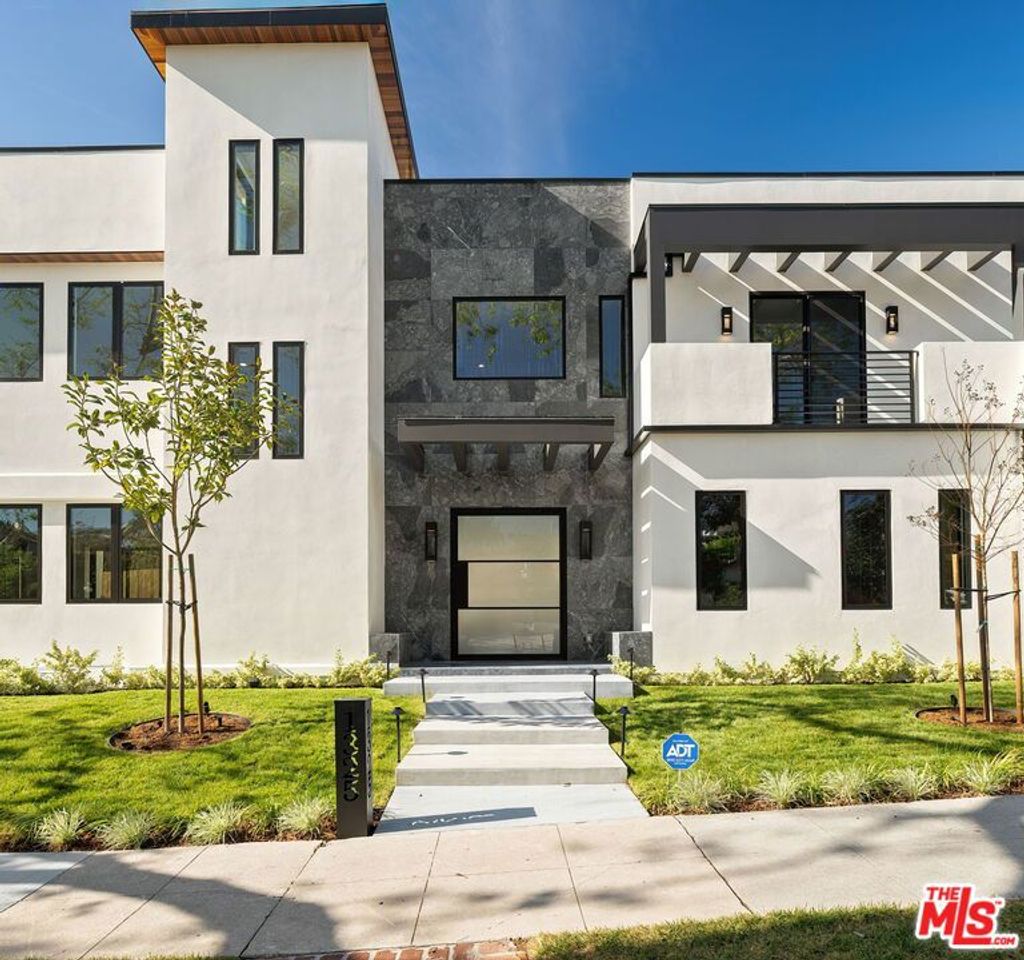 Photo of 1325 Thayer Avenue, Los Angeles, CA 90024 (MLS # 26653005)