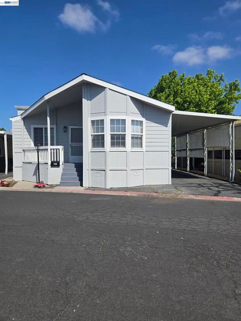 Photo of 183 Neptune Ave Ave, Hayward, CA 94544 (MLS # 41133155)