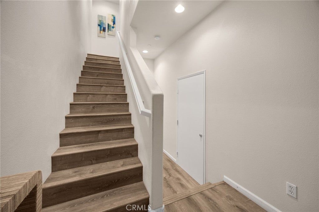 110 E Santa Fe Court