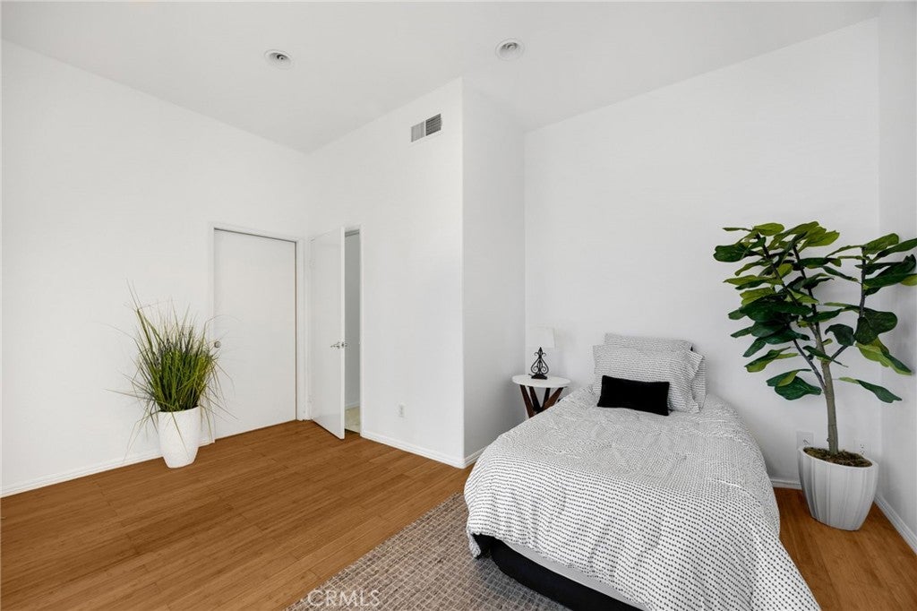 110 E Santa Fe Court
