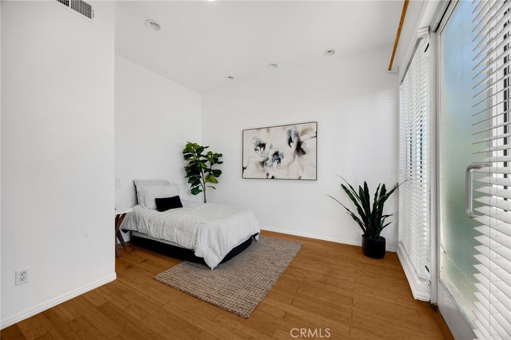 110 E Santa Fe Court