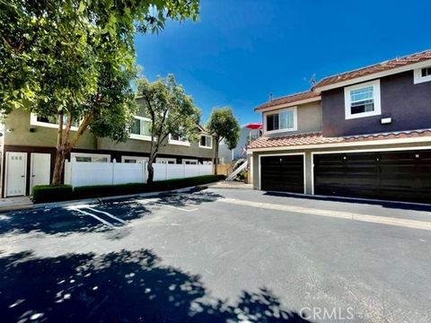 Photo of 685 W 18th Street #2, Costa Mesa, CA 92627 (MLS # NP25263298)