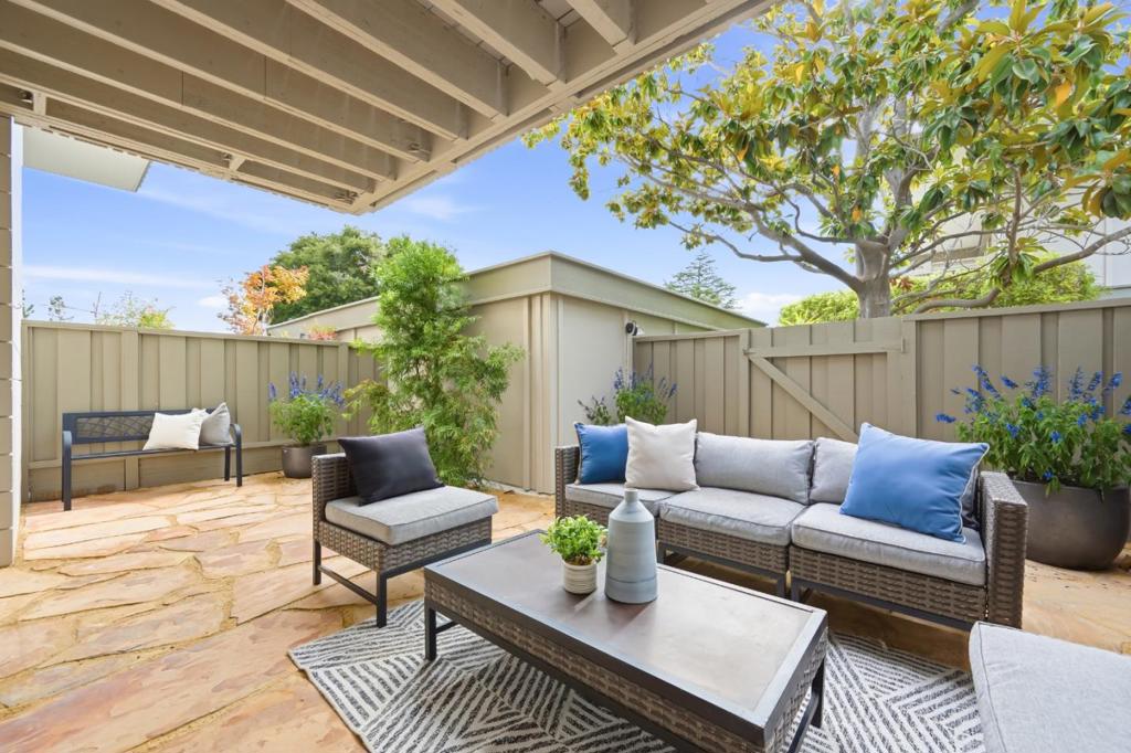 30 Los Altos Square