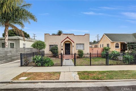 Photo of 2112 S Burnside Avenue, Los Angeles, CA 90016 (MLS # DW25261271)