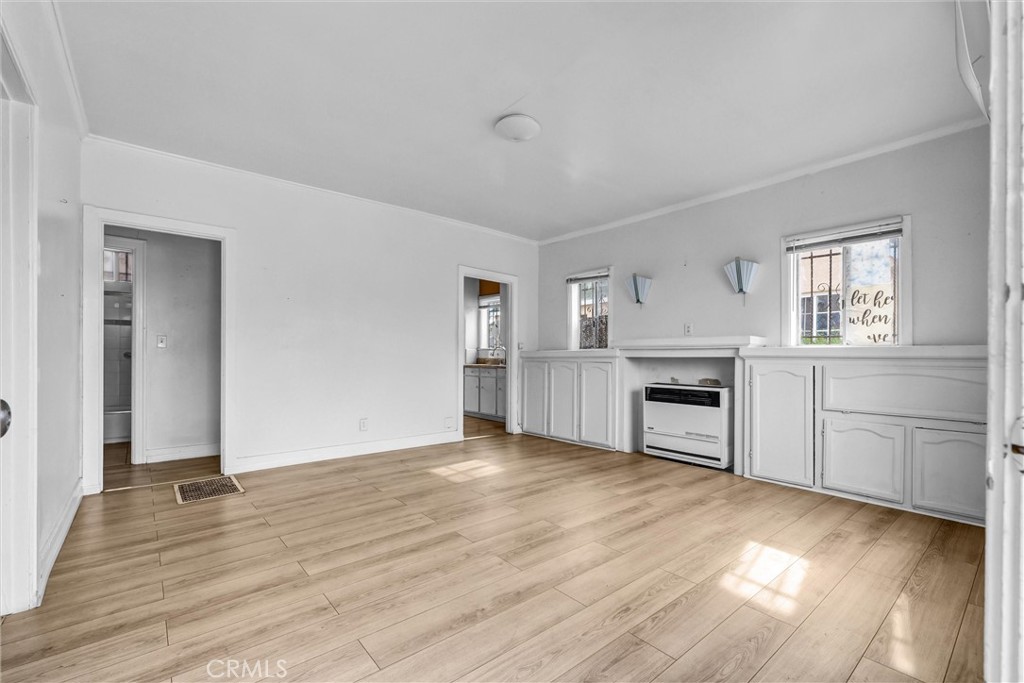 2112 S Burnside Avenue