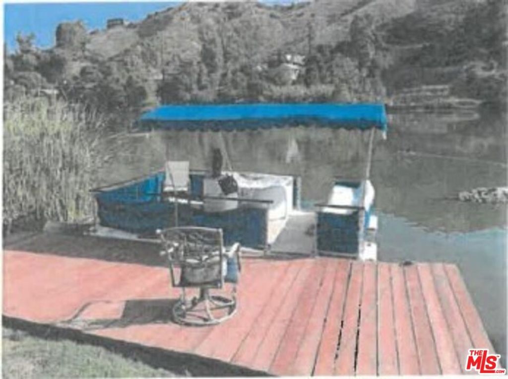 Photo of 28927 Cove Place, Agoura Hills, CA 91301 (MLS # 25597635)