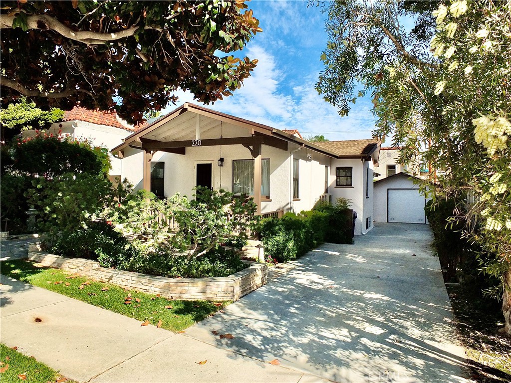 220 Roycroft Avenue