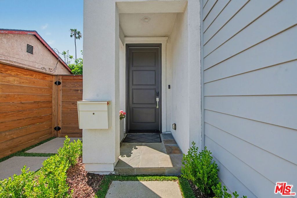 1207 N Commonwealth Avenue